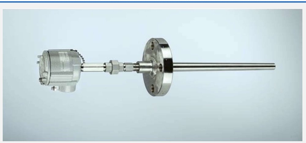 Flanged thermowell and temperature sensor assembly
